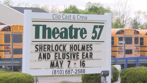 ABC News - Le théâtre rouvre avec Sherlock Holmes Play